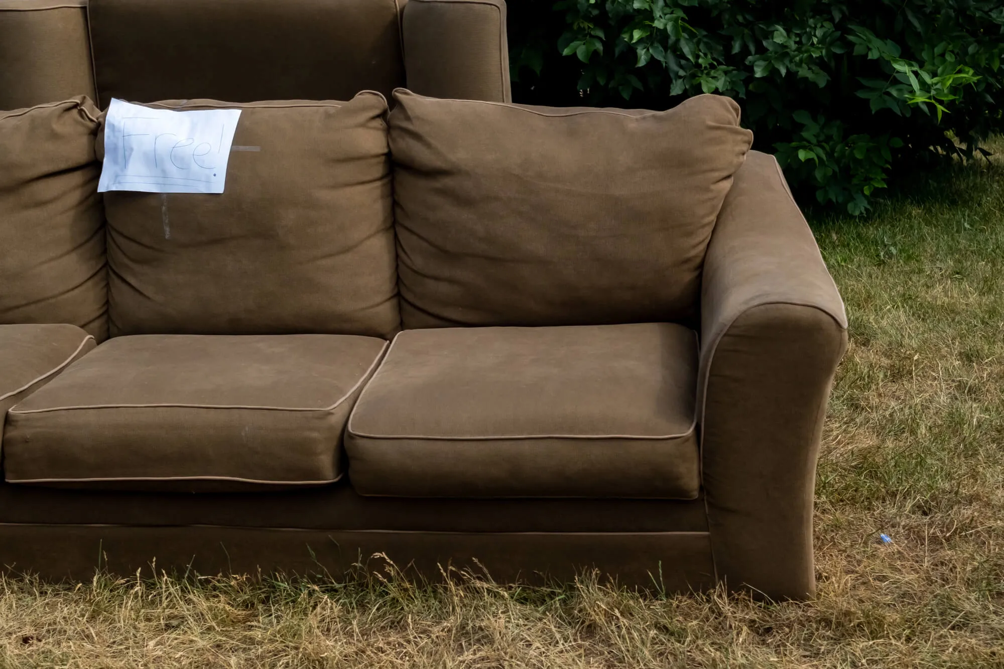 How to Get Rid of, Dispose of, and Throw Away a Couch or Sofa: Best Options, Cost, and Easiest Way to Remove Old Furniture Near Me