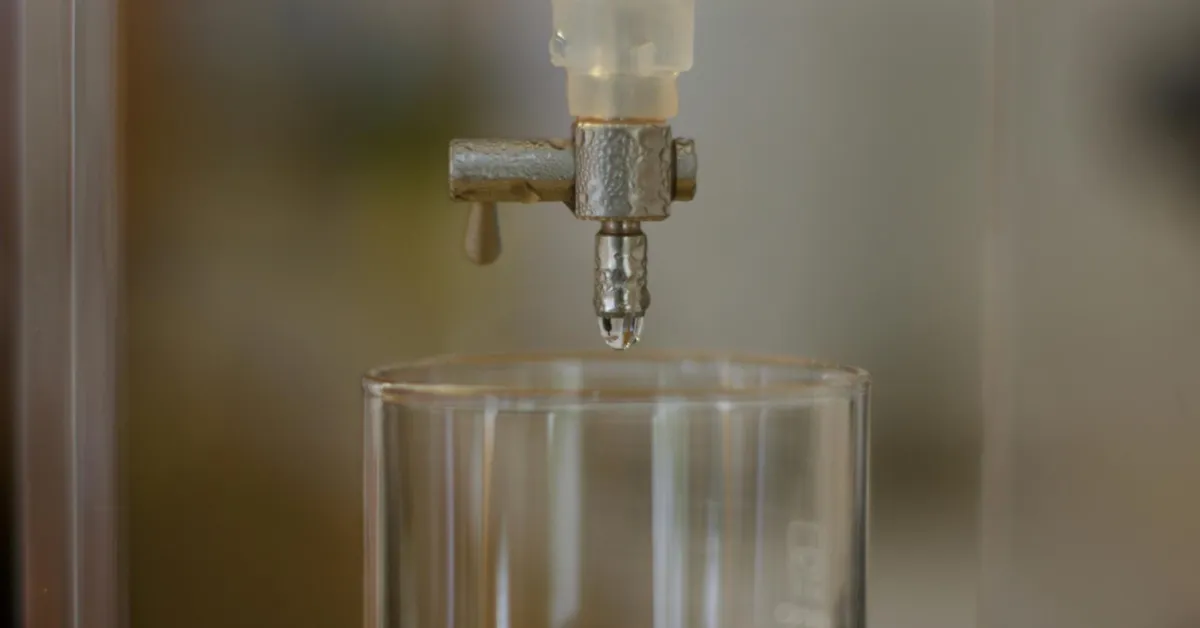 Distillation equipment for acetone recycling at home.