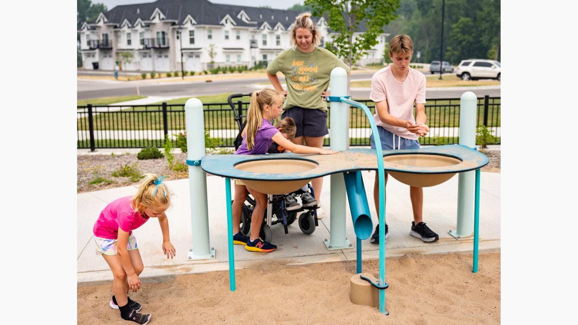 Elevated Sand Table - Accessible Play - Landscape Structures