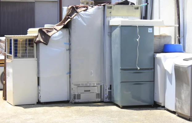 How Much Does It Cost To Dispose Of A Refrigerator? Pickup Fees, Freon Surcharges, Free Programs, And What You Will Actually Pay
